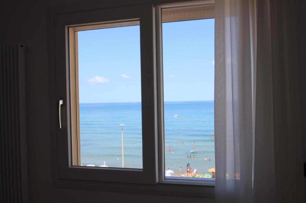 B&B Le Suites Di Costanza Чефалу Экстерьер фото