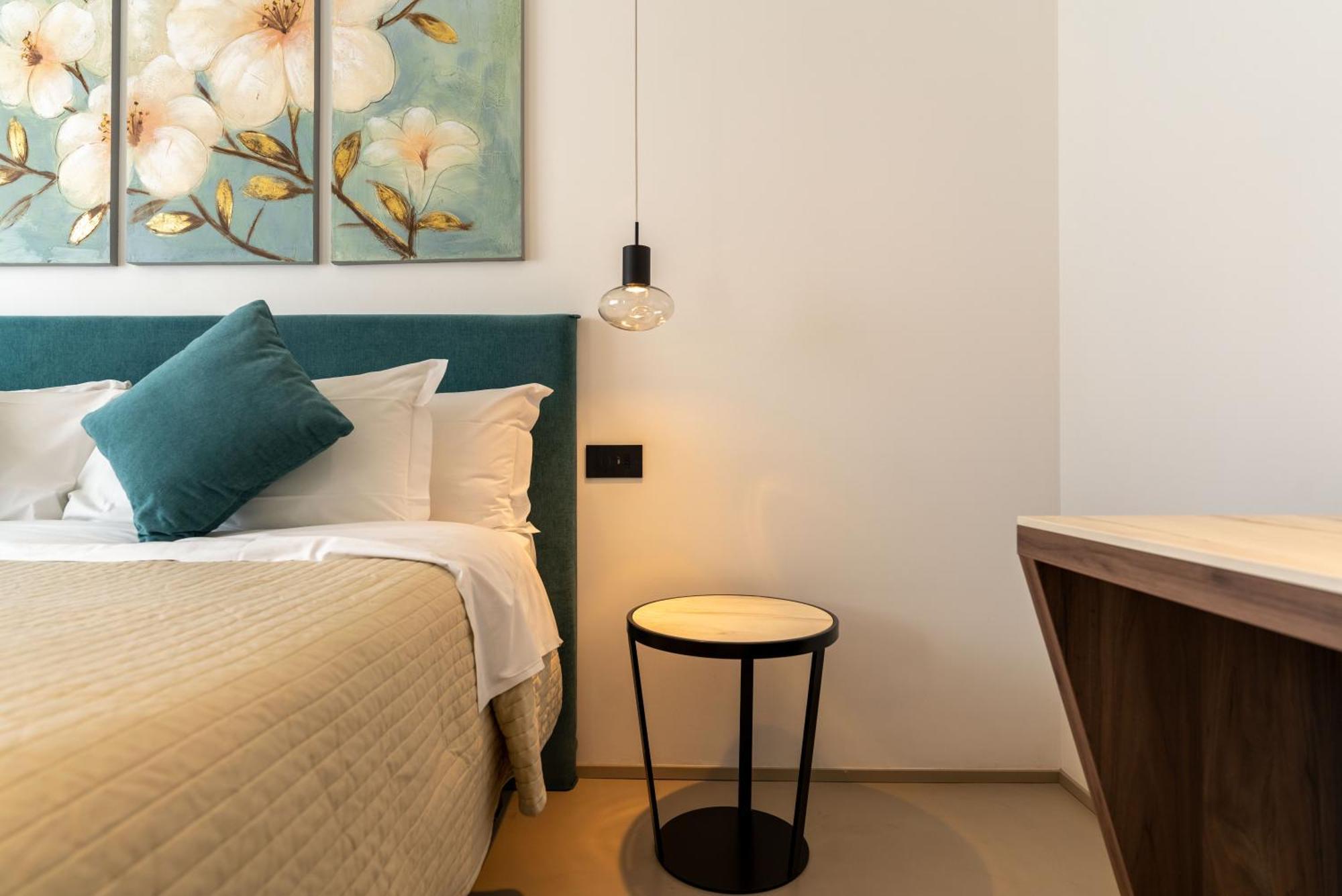 B&B Le Suites Di Costanza Чефалу Экстерьер фото